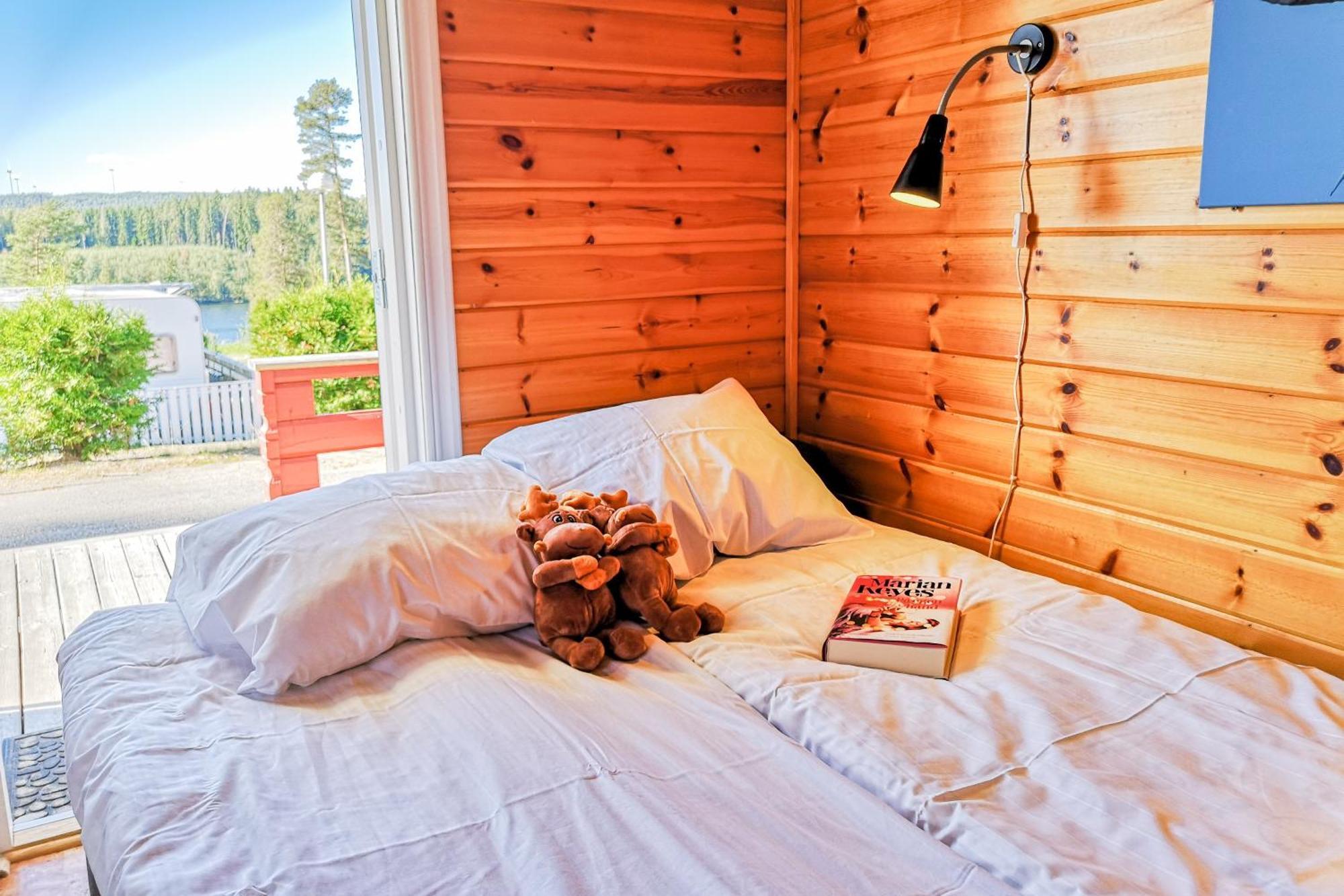 Arjaeng Camping & Stugor Sommarvik Phòng bức ảnh